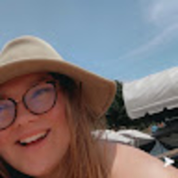 Meet your Posher, Kailey - Picture 1 of 1